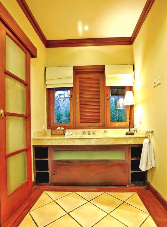 Villa Kharista Canggu Rum bild